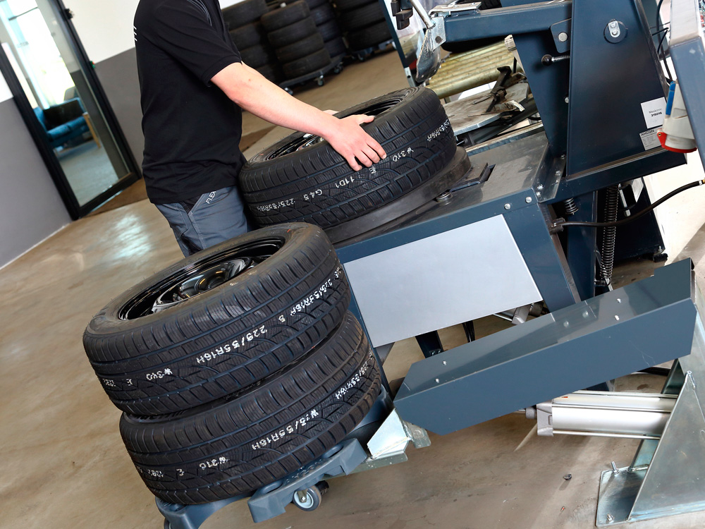 wheeltrolley_tyrechanger_4.jpg