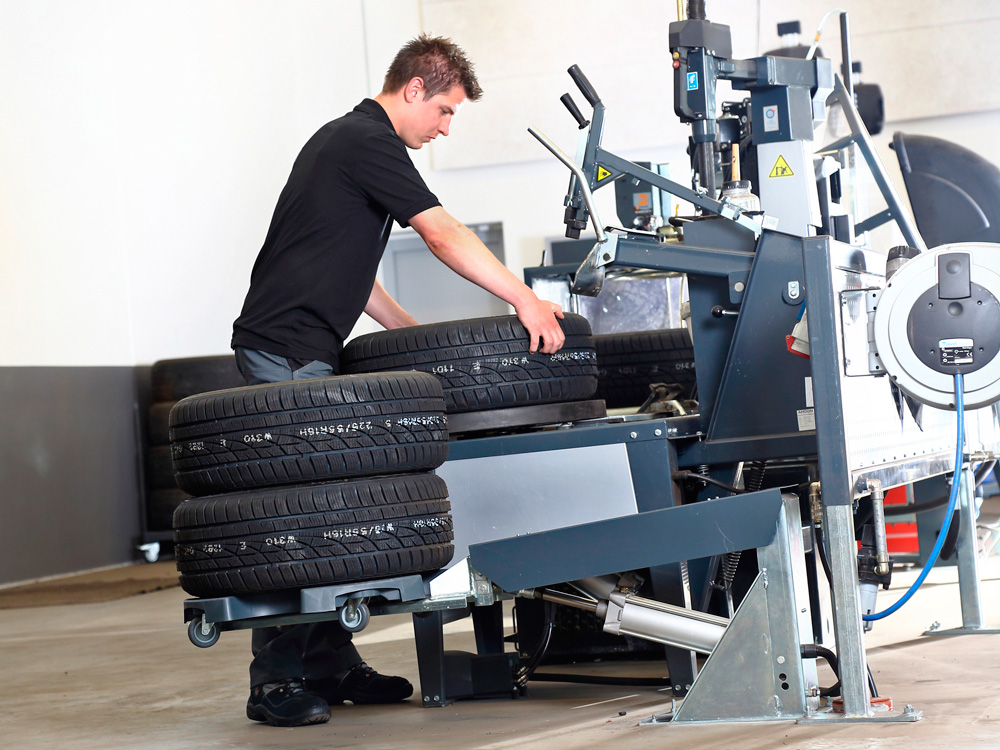 wheeltrolley_tyrechanger_3.jpg