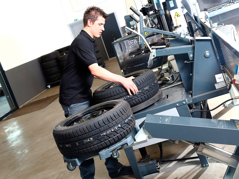 wheeltrolley_tyrechanger_7.jpg